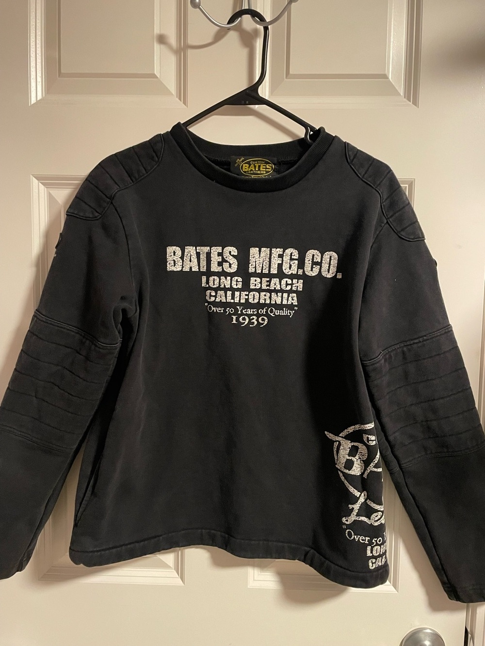 BATES MFG. CO. Sweatshirt